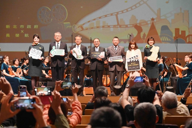 透過國內外經典旋律及影像的結合，展現新北市紀錄片獎15年來的精彩歷程與豐碩成果。