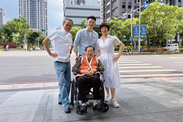 新聞局與人氣KOL黃君聖Sunny營養師合作製作交通安全宣導影片，深受粉絲喜愛的「阿