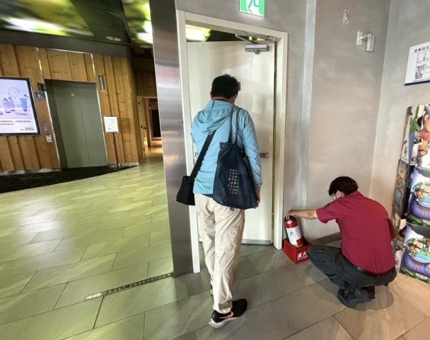 逃生通道及消防設備檢查為稽查重點項目之一，保障民眾觀影安全。